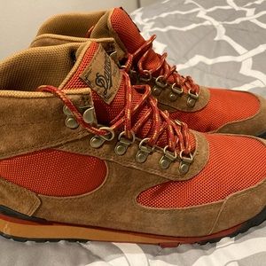 Women’s Danner Jag Hiking Boots!! Waterproof, size 9, worn twice!
